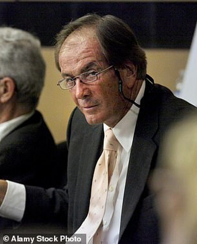 Robin Fleming - Chủ tịch kiêm giám đốc điều hành của Miss America Competition LLC và nhà phát triển bất động sản Glenn Straub đang tranh chấp quyền sở hữu cuộc thi Miss America.