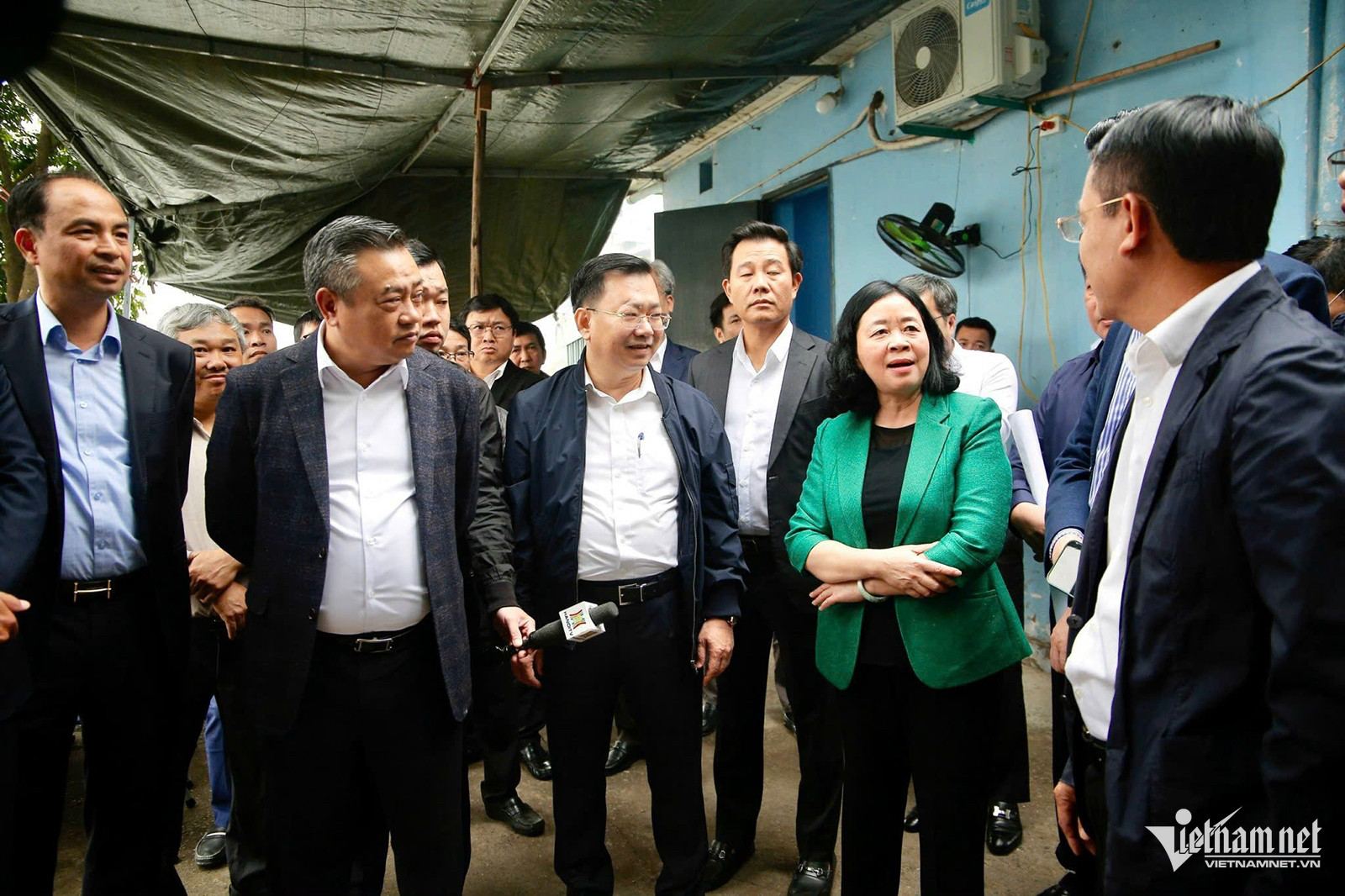 Ngày 2/12, Bí thư Thành ủy Hà Nội Bùi Thị Minh Hoài và Chủ tịch UBND TP Hà Nội Trần Sỹ Thanh đã đi kiểm tra tiến độ dự án hệ thống xử lý nước thải Yên Xá và thực hiện các biện pháp làm sạch sông Tô Lịch. 