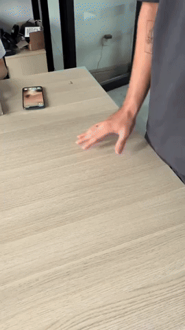 Xuân Trường đập tay xuống bàn quát nhân viên nhưng khiến dàn nhân viên phì cười