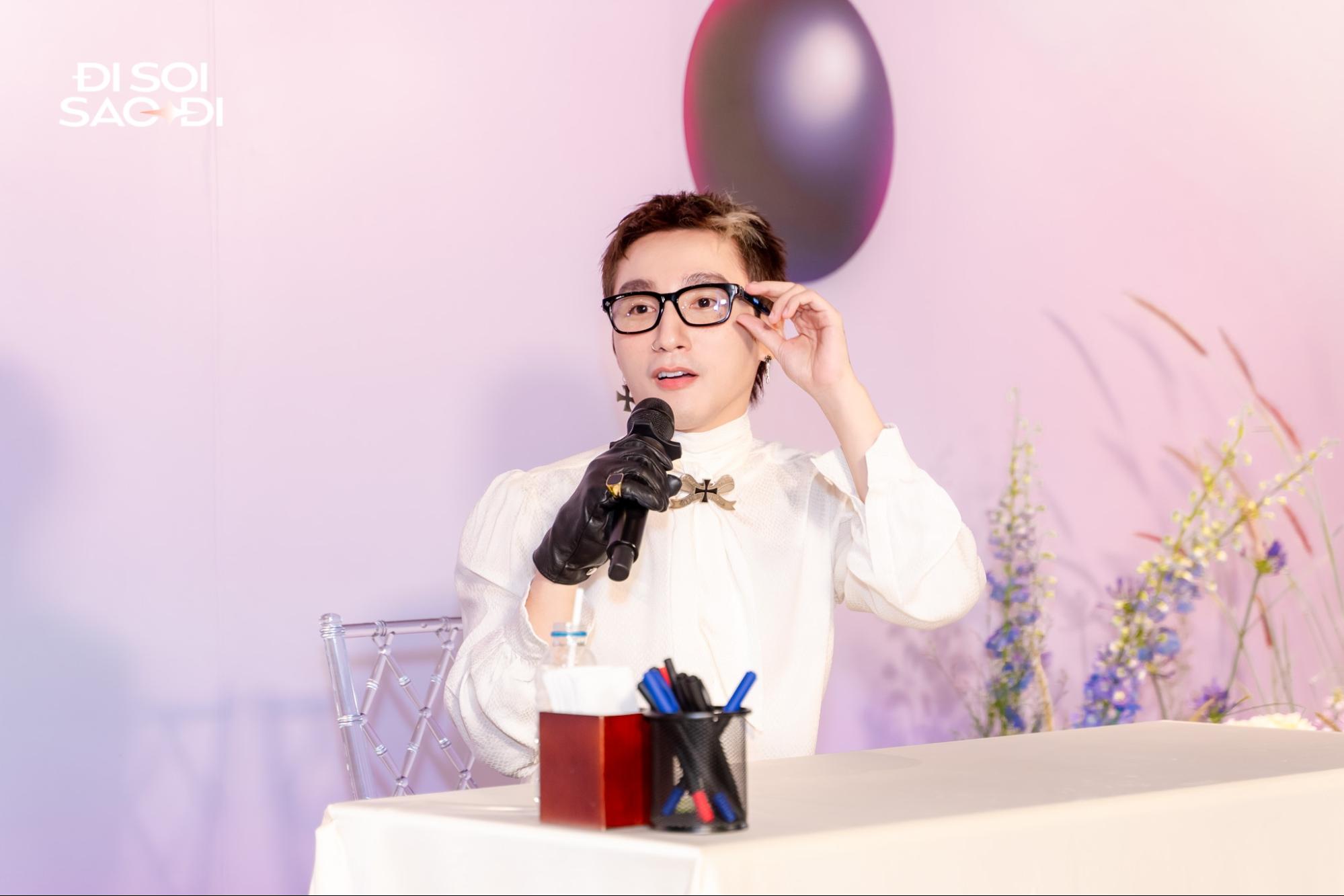 Anh thừa nhận anh là con người như những người bình thường khác. Có những lúc cảm thấy thất bại nhưng chính tình yêu thương của gia đình, người hâm mộ đã trở thành nguồn động lực để anh “lết” đến ngày hôm nay