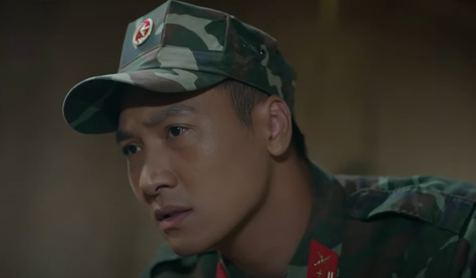 Trung tá Đại phát hiện một trường hợp em nhỏ đang nguy kịch.