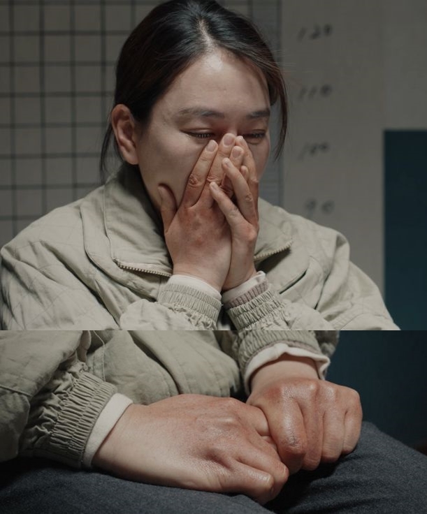 Bàn tay của Mã Tô trong phim đang được khen ngợi vì thể hiện đúng bối cảnh nhân vật là người phụ nữ lao động nghèo bán gà ngoài chợ