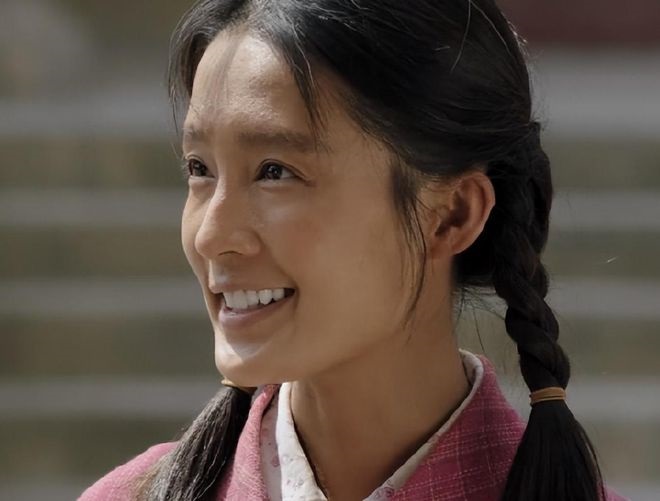 Lý Thấm bị chê cố tình bôi da đen nhưng lại có hàm răng trắng thiếu tự nhiên trong Con Đường Nhân Sinh