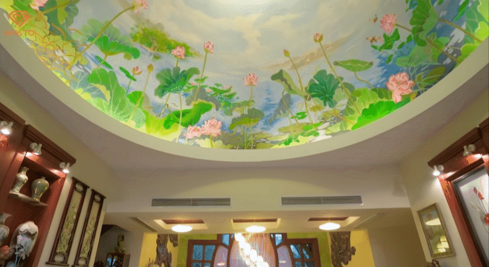 Gia chủ cũng thiết kế một bức tranh hoa sen dựa theo khung mái vòm của căn nhà.