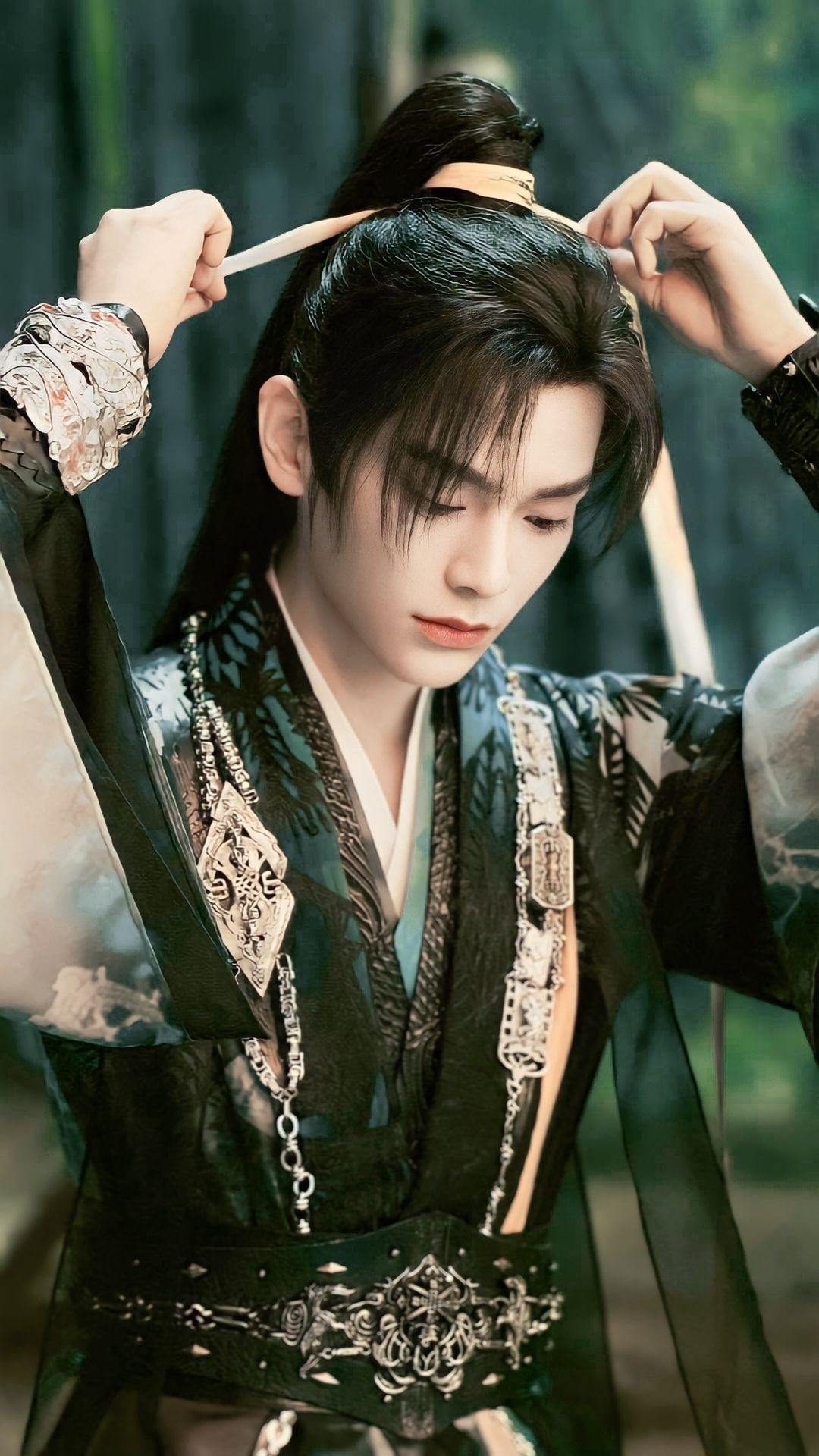 Đinh Vũ Hề từng bị đánh giá gương mặt không mấy nổi bật và khó hút fan. Thế nhưng cuối cùng, anh đã dùng diễn xuất ấn tượng để chinh phục khán giả.