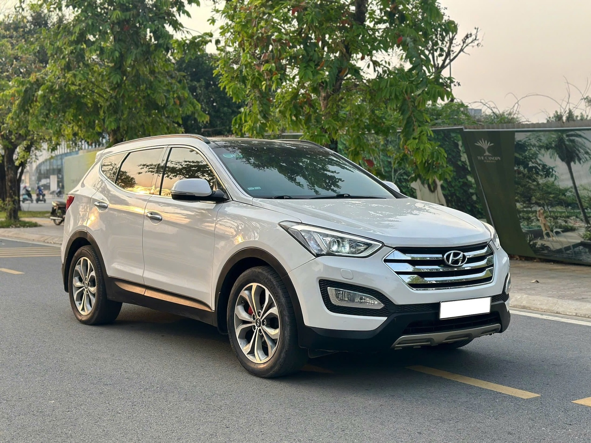 Hyundai Santa Fe đời 2015 sau gần 10 năm sử dụng vẫn có giá 500-600 triệu đồng. Ảnh: Khải Ân