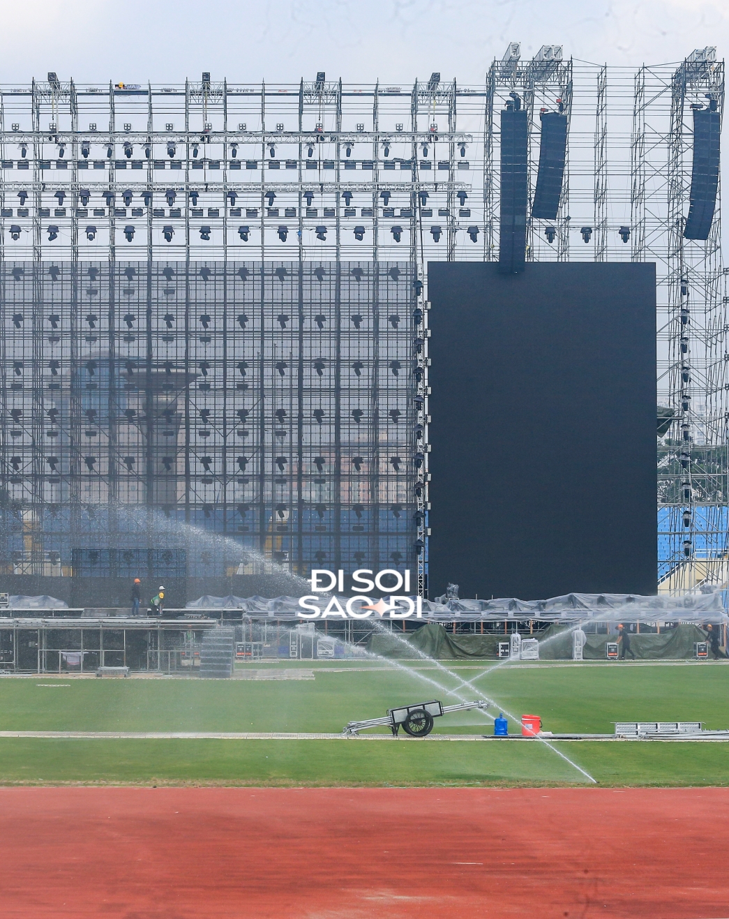 Màn hình LED khủng của Anh Trai Say Hi