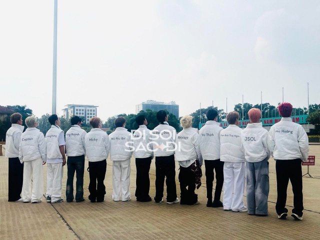 Các Anh Trai Say Hi có mặt ở Lăng Bác