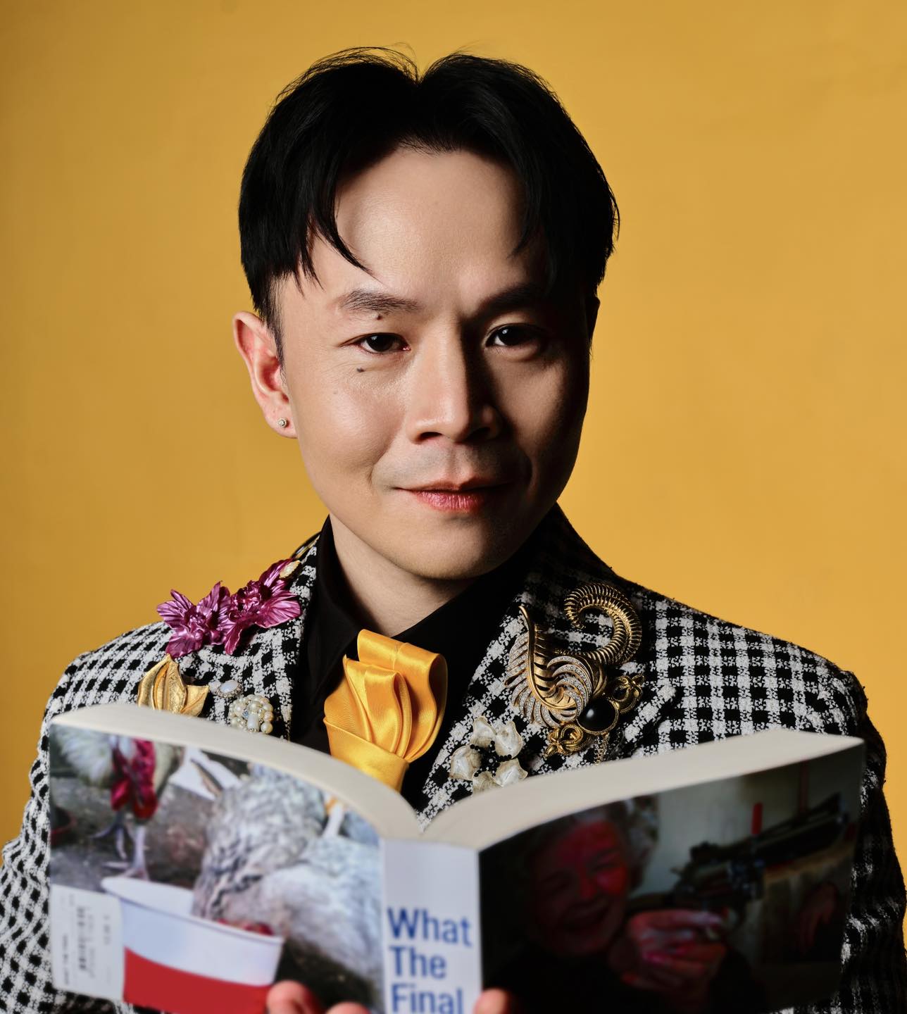 Binz đang cho khán giả thấy mình đa màu sắc, đa nhân cách, là 1 “tắc kè hoa” đúng nghĩa của Rap Việt nhưng anh vẫn cho thấy được mình là 1 bản thể có chiều sâu thống nhất như thế nào