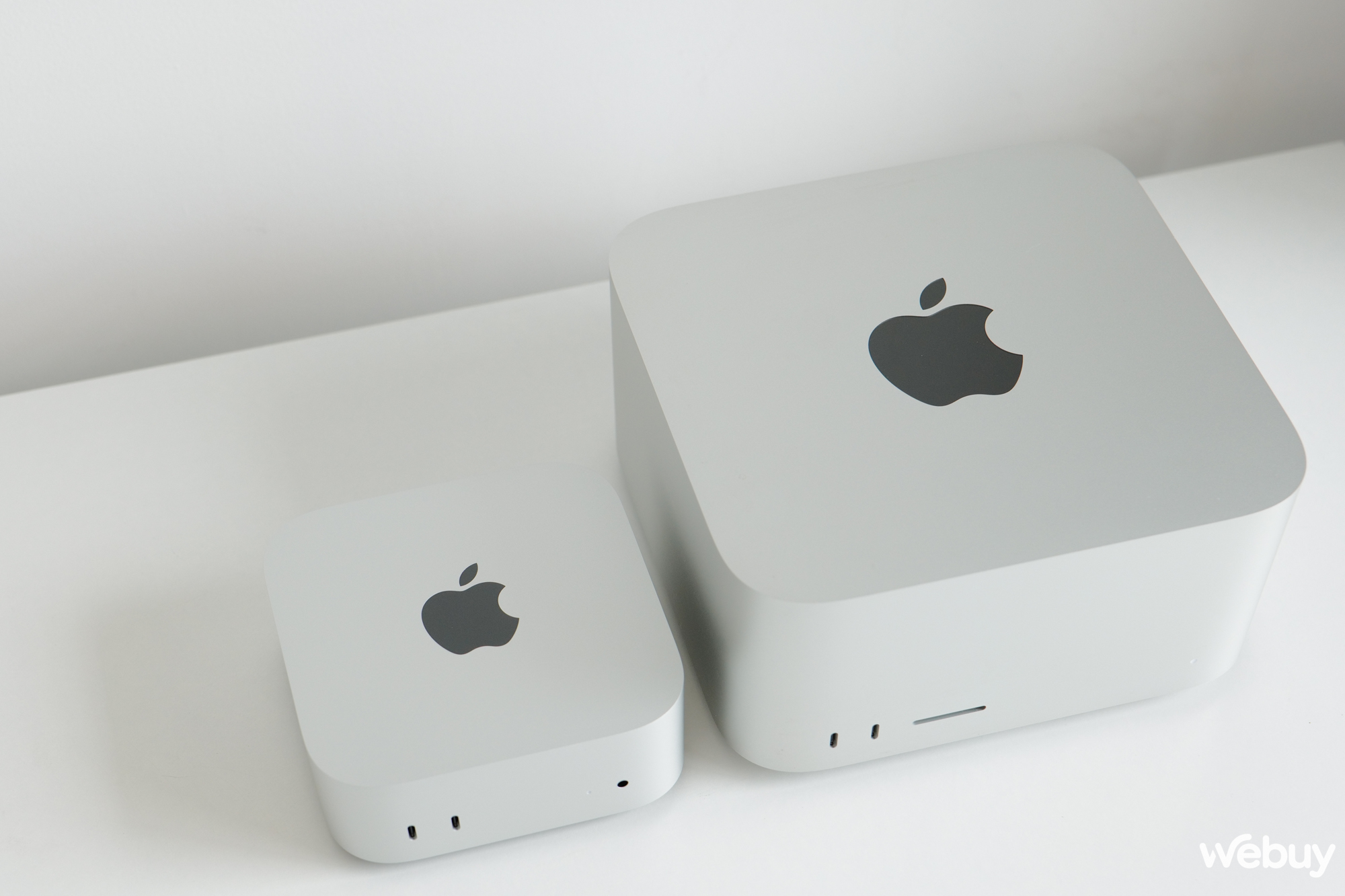 Điểm số đa lõi trung bình của M2 Ultra là 21.351, trong khi M4 Pro đạt 20.253. Cần nhắc lại, bản tôi thử nghiệm (CPU 12 lõi) chưa phải là mạnh nhất của M4 Pro. Bản cao cấp nhất có CPU 14 lõi, theo các thử nghiệm trước đó thì phiên bản này có điểm số đa lõi trung bình 22.094, vượt mặt M2 Ultra với CPU 24 lõi. Đến lúc này, thật sự không biết khi Apple ra mắt M4 Ultra thì nó sẽ mạnh như thế nào.