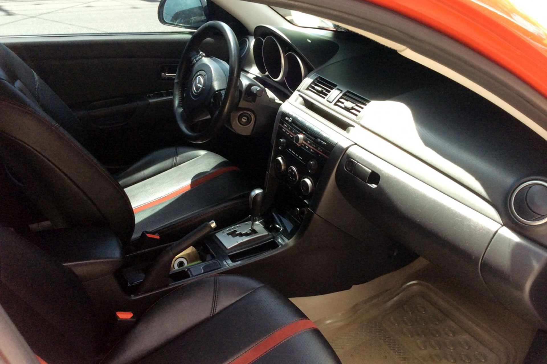 Nội thất của Mazda3 có thiết kế theo thiên hướng thể thao. Ảnh: Thanh Kha