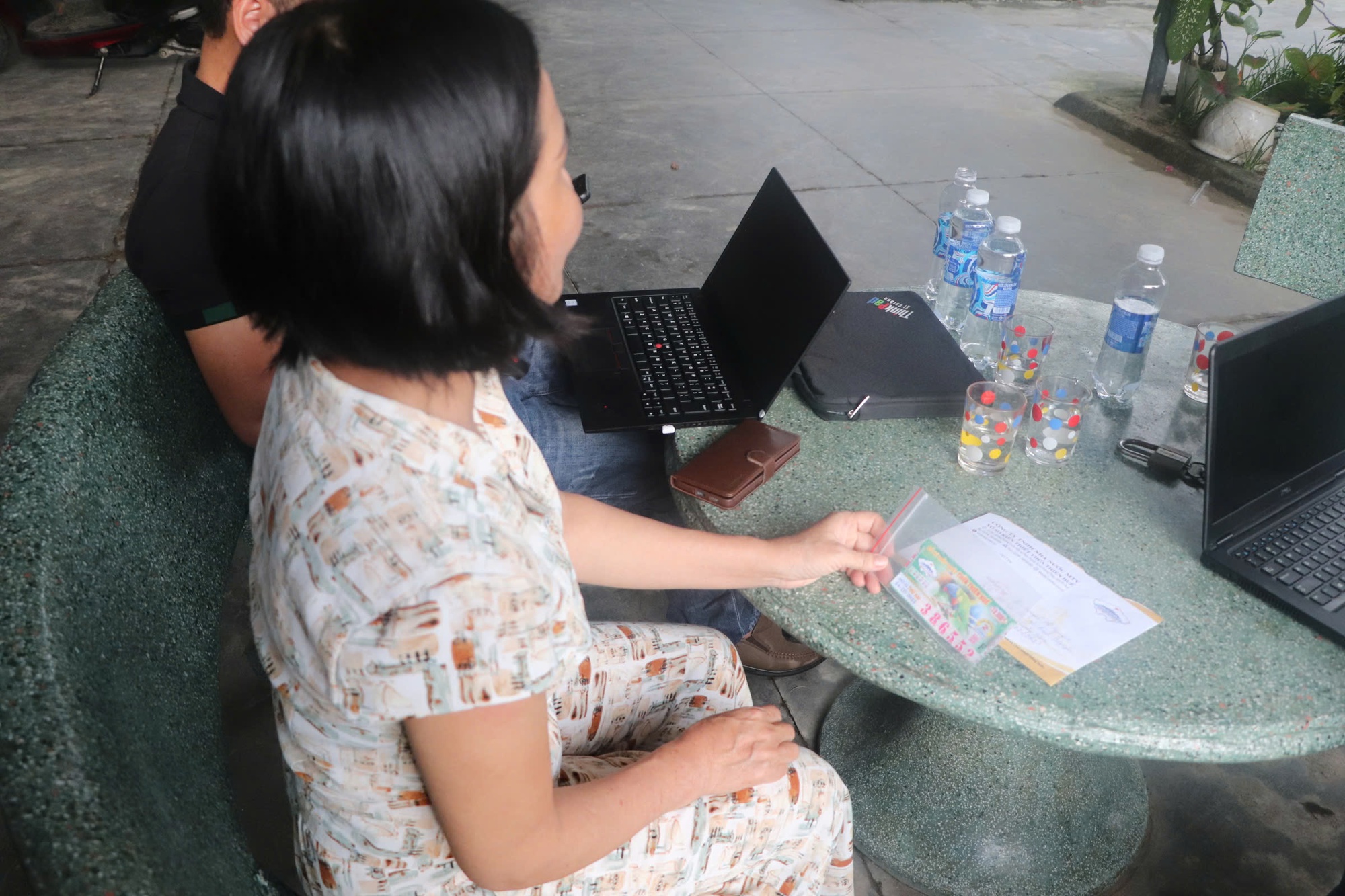 Bà Ng. kể lại sự việc vé số trúng thưởng bị từ chối trả thưởng.