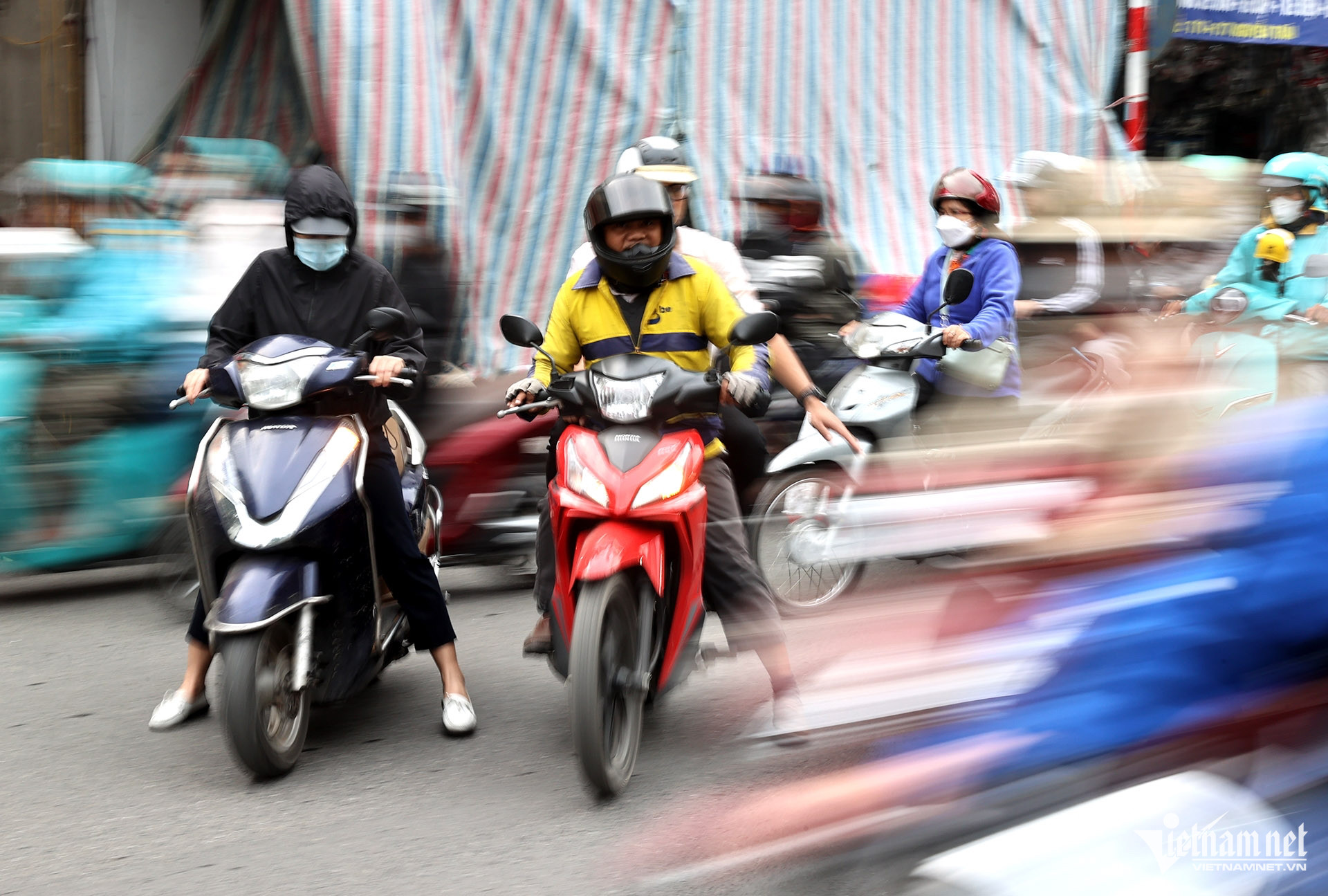 Từ ngõ 105 Nguyễn Trãi nhiều xe ôm công nghệ 