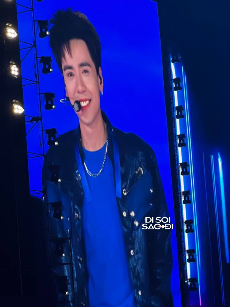 Hậu Anh Trai Say Hi, Quang Hùng MasterD trở thành cái tên được săn đón hàng đầu, vẻ đẹp trai của anh cũng thế. Nhiều khoảnh khắc nở nụ cười thân thiện của nam ca sĩ làm đốn tim fan.