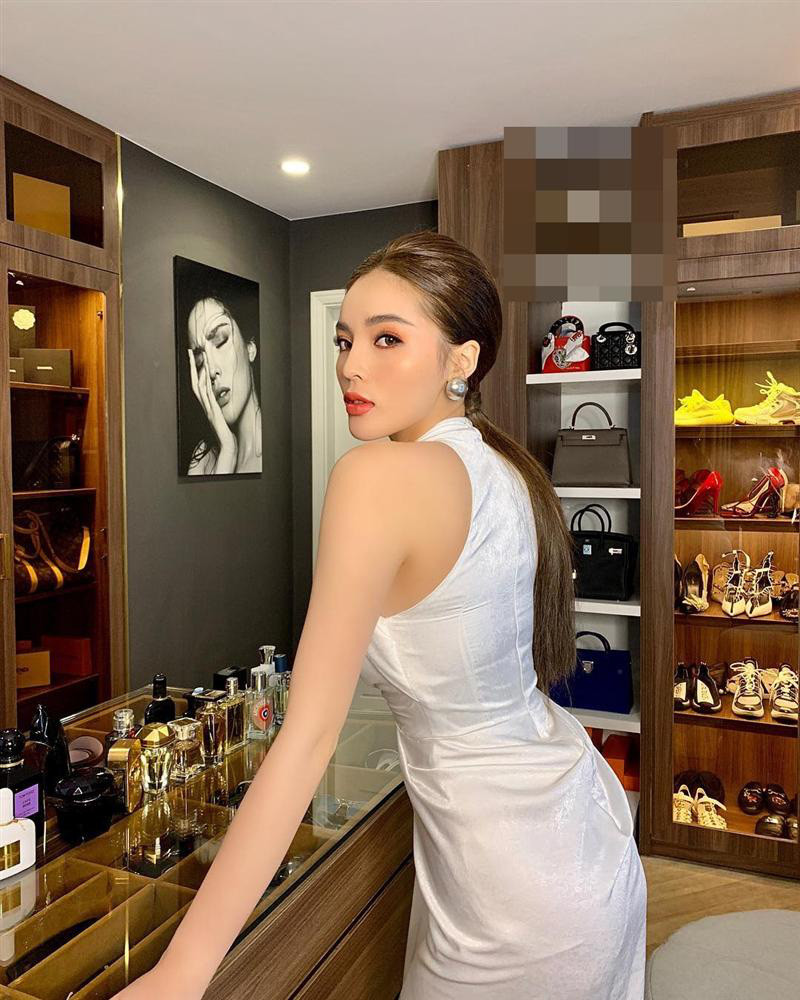 Cô sở hữu khối tài sản đáng mơ ước gồm căn hộ sang trọng, xe hơi tiền tỷ, loạt hàng hiệu đắt giá...