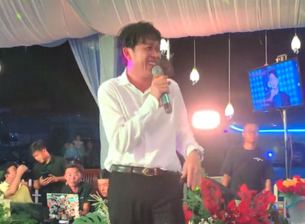 Hoài Linh tại một đám cưới của người quen hồi đầu năm nay (Ảnh: Chụp màn hình).