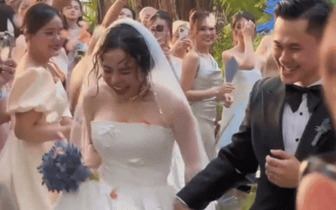 Cặp đôi thực hiện lễ vows, sau đó chiêu đãi tầm 50-60 khách mời