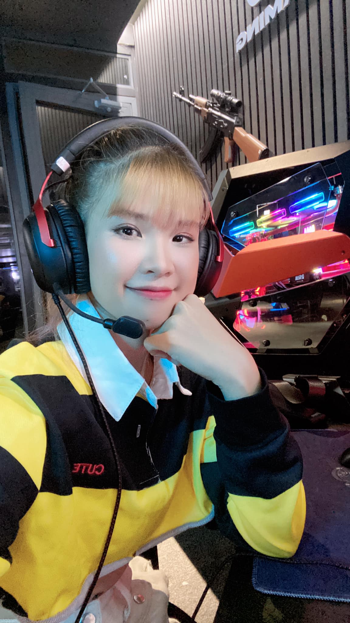 Khởi My đã chuyển hướng sang làm streamer, cô được chồng đầu tư dàn máy xịn