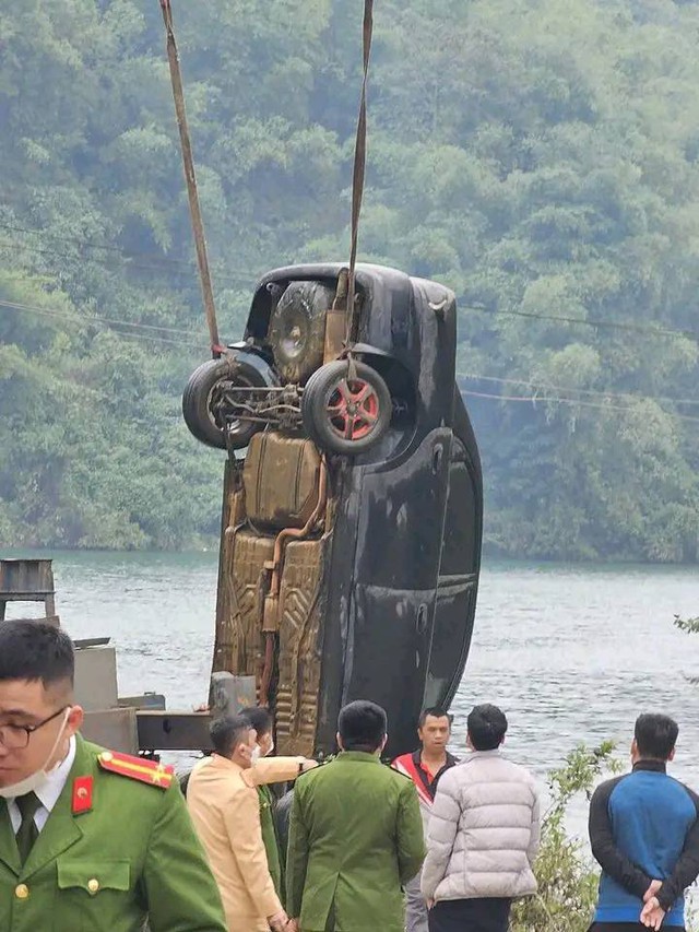 Theo người dân địa phương, nhiều khả năng nạn nhân tên T, người ở huyện Vân Hồ, Sơn La. Cách đây hơn một tuần, người nhà mất liên lạc với nạn nhân và đã đăng thông tin tìm kiếm trên mạng xã hội. Ảnh: Công an huyện Mai Châu - Hòa Bình