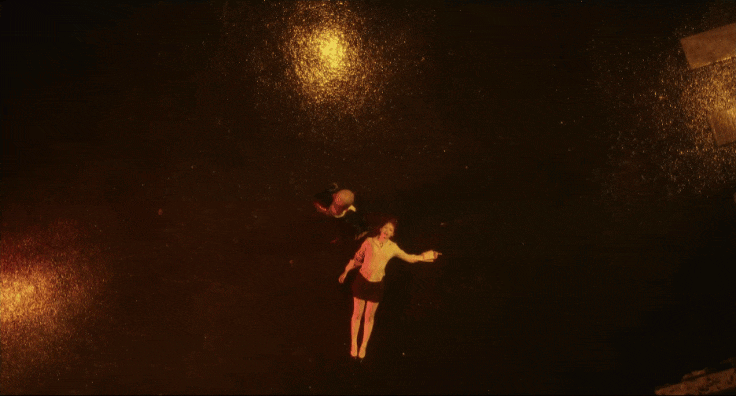 MV của marzuz có nhiều khung hình mạnh bạo, gai góc nhưng cũng không kém phần lãng mạn