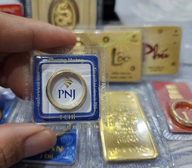 Giá vàng nhẫn tăng tiếp vào cuối ngày