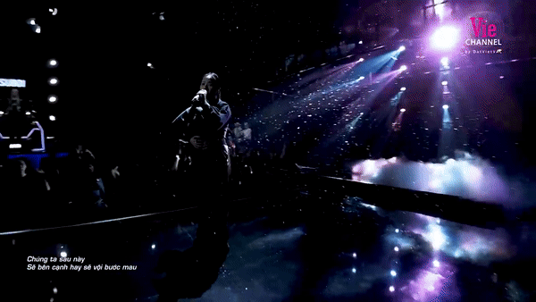 Góp phần làm nên thành công của Anh Đã Làm Gì Đâu không thể không nhắc đến phần góp giọng của ca sĩ Thuỳ Chi