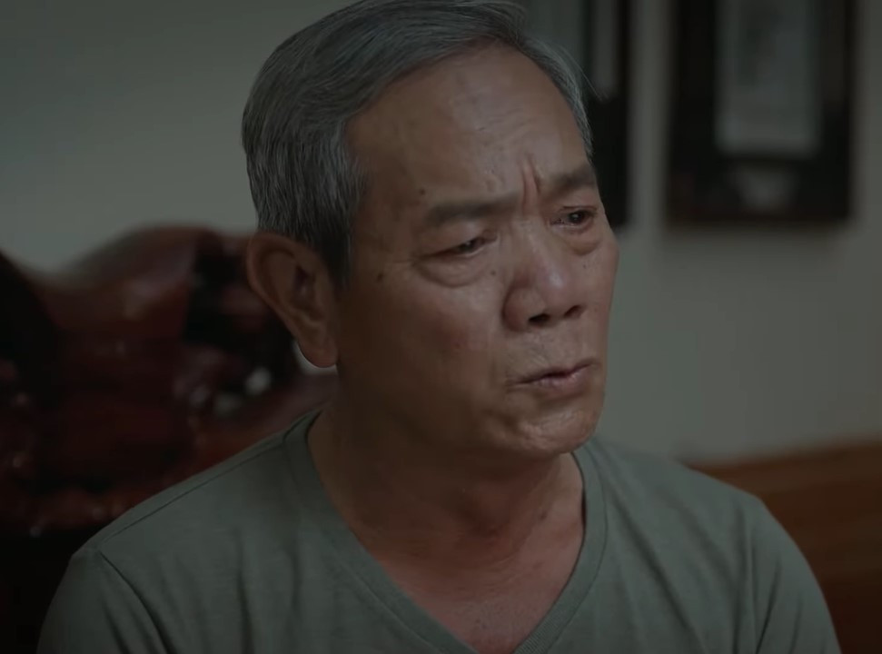 Ông Nậm rơm rớm kể về đồng đội cũ.