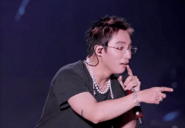 ơn Tùng lại rủ fan Thủ đô đi hẹn hò