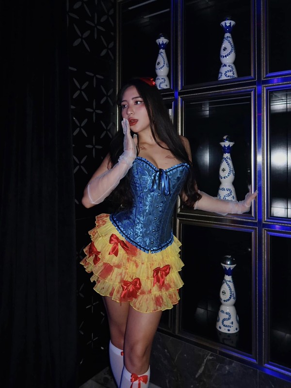 Cô cũng rất biết cách phối đồ để tôn lên ưu điểm hình thể. (Ảnh: IGNV)