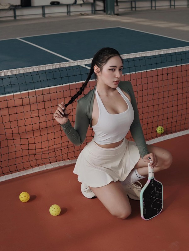 Thời trang pickleball của cô nàng cũng vô cùng đa dạng.