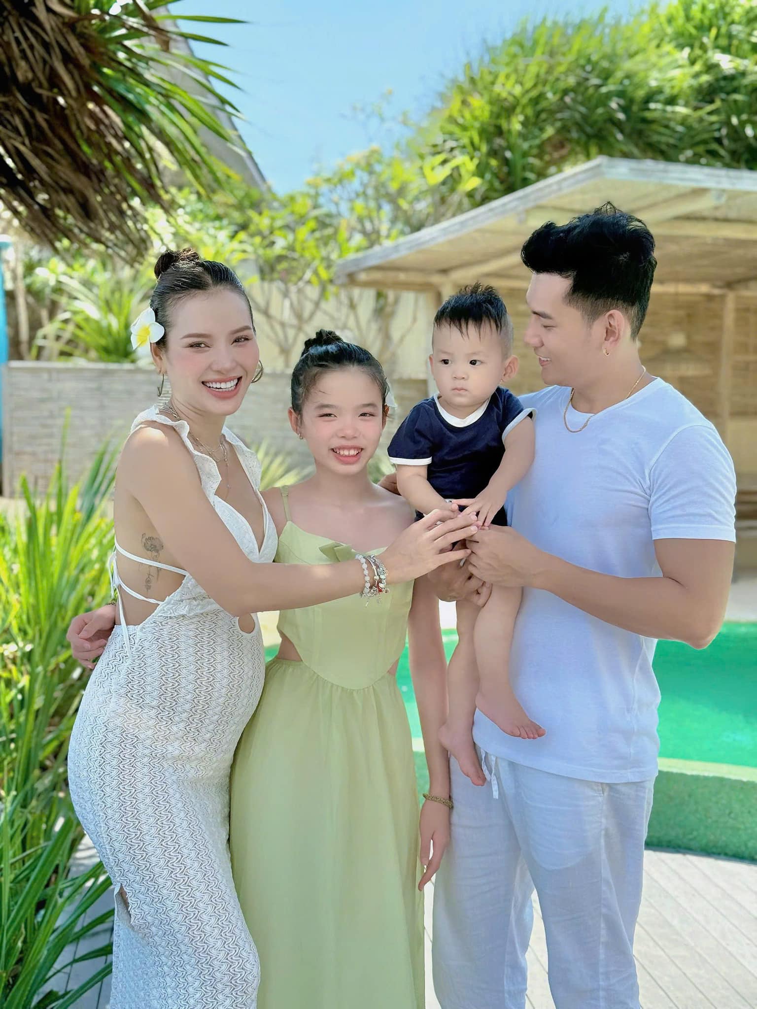 Hiện tại, nữ diễn viên đang mang bầu lần thứ 3.