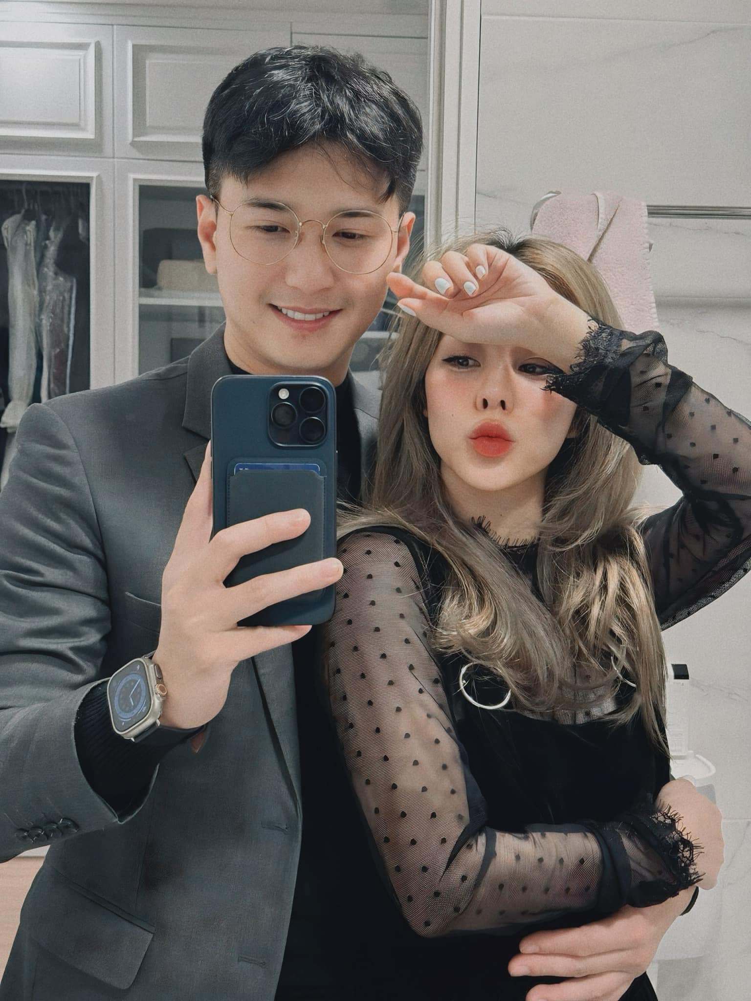 Thời gian qua, cả hai liên tục chia sẻ khoảnh khắc tình cảm bên nhau