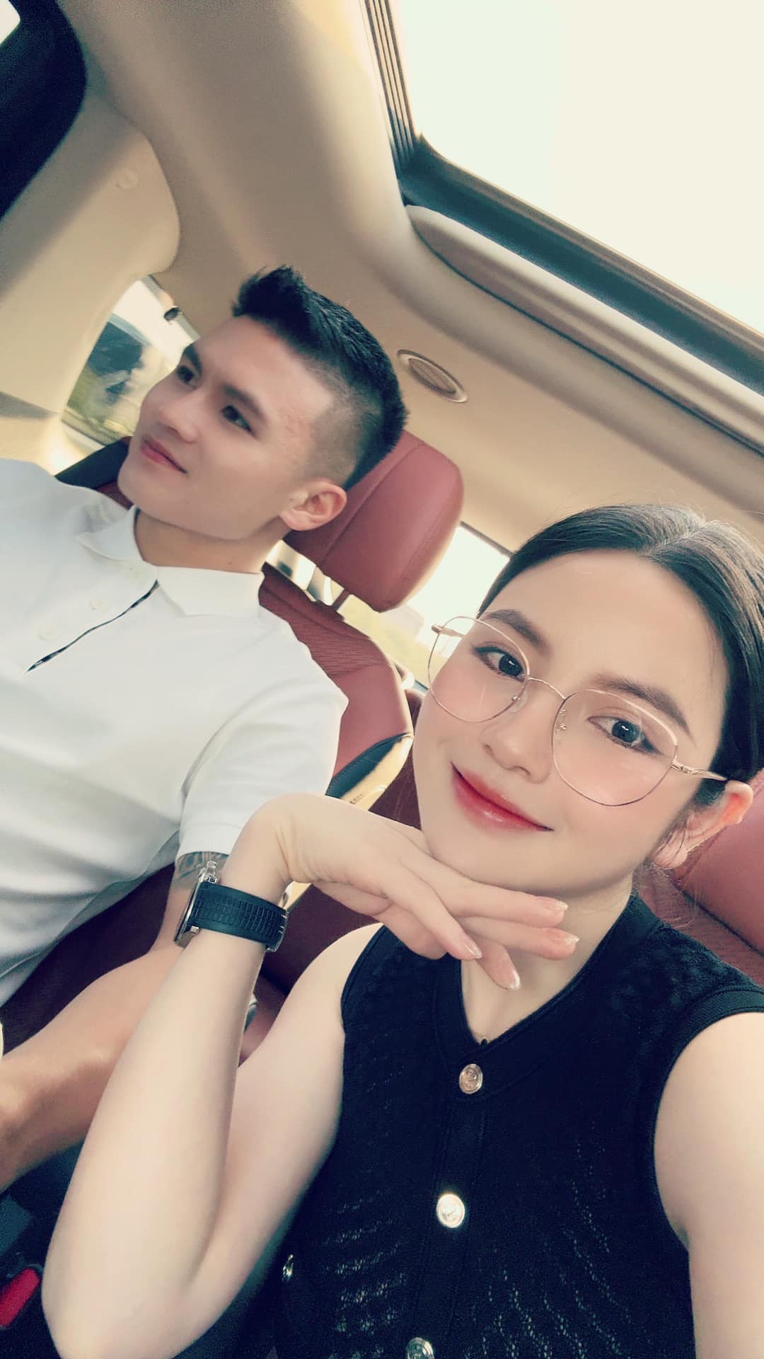 Hai cặp đôi đều được khán giả yêu thích trong làng bóng đá