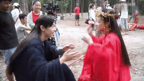 Dương Tử nhào vào Đặng Luân khiến anh sợ hãi