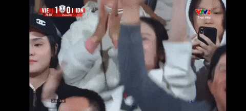 Loạt khoảnh khắc của 2 người đẹp đều thu hút ống kính máy quay