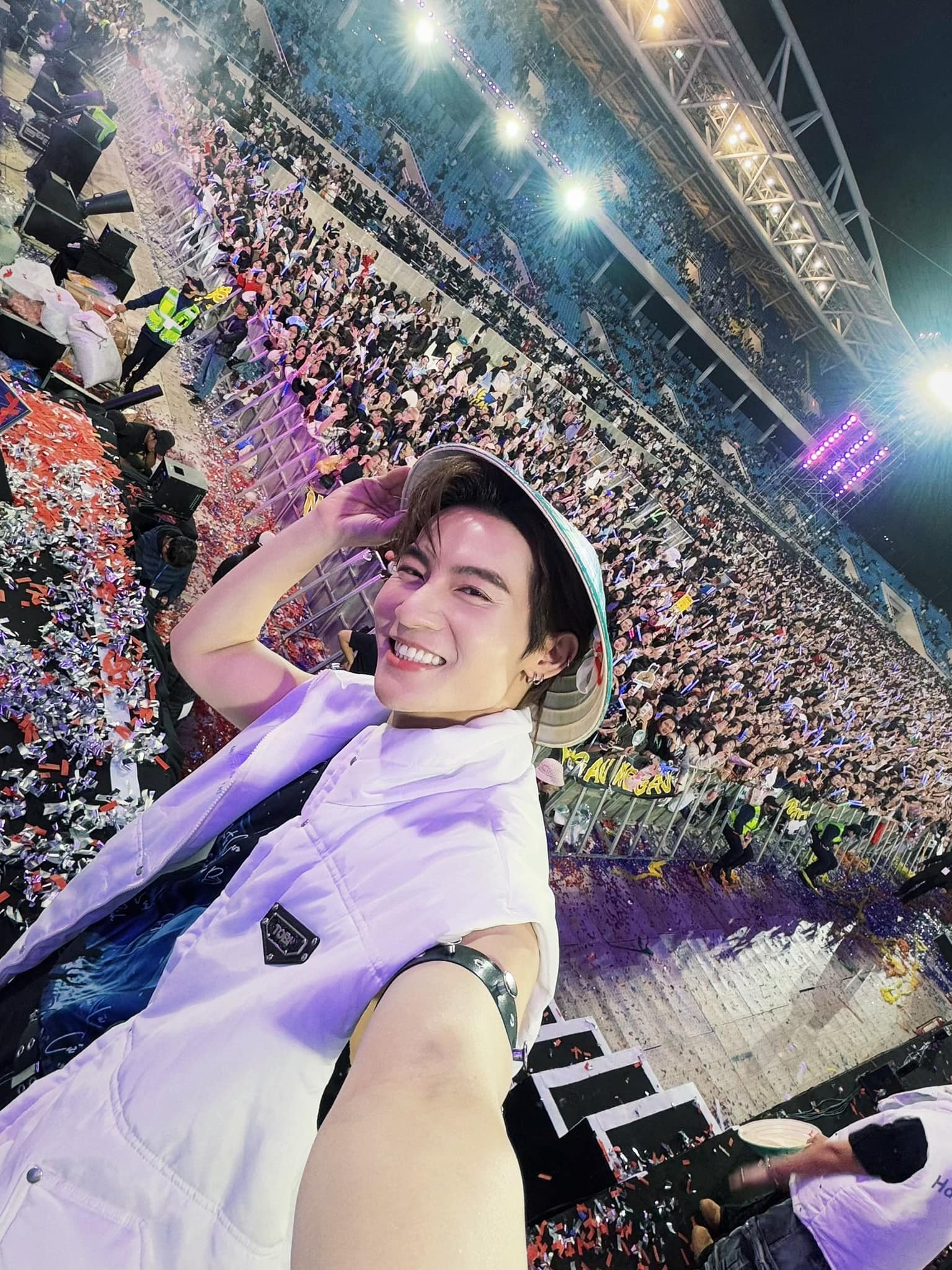 Nhiều người cho rằng, việc 1 sản phẩm thiếu chất xám như Pickleball được hưởng ứng trước hàng chục nghìn người là quá dễ dãi với nghệ sĩ