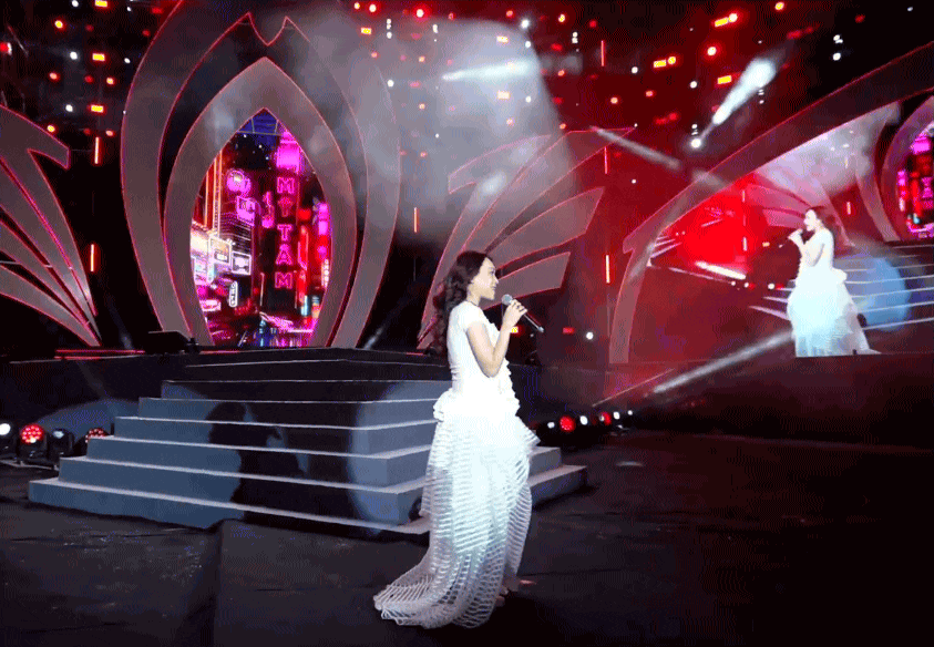 Mỹ Tâm bị vấp ngã, “vồ ếch” trước hàng nghìn khán giả