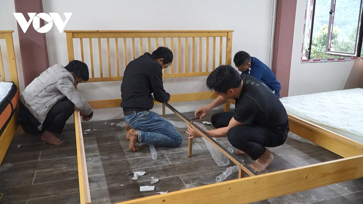 Lắp giường cho nhà mới