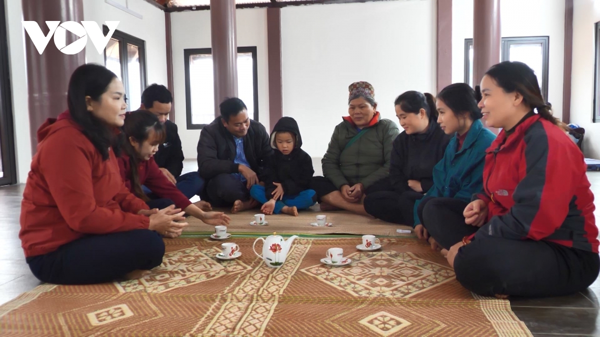 Quây quần trong nhà mới