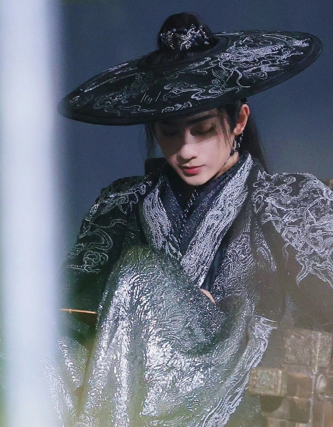 Lý Hoành Nghị điển trai nhưng có nhiều bê bối