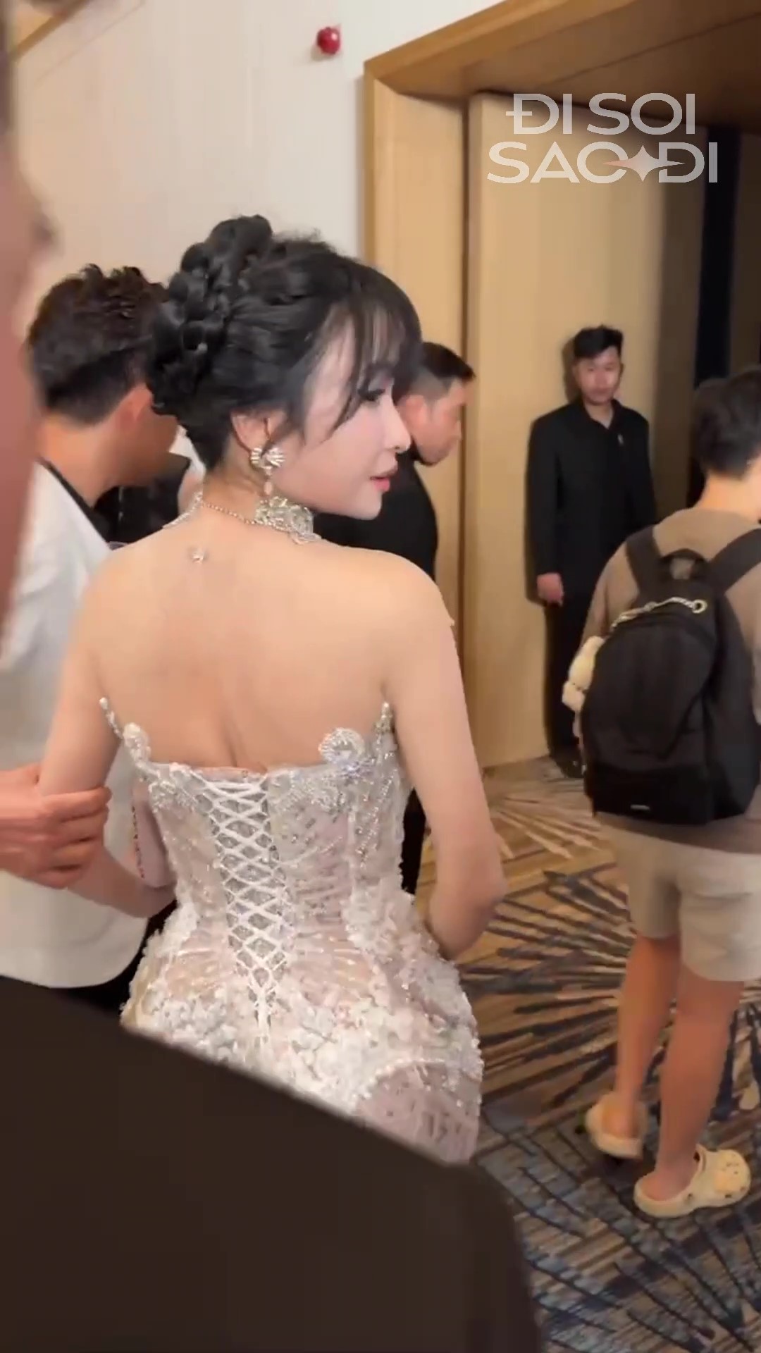 Góc nghiêng của Mina Phạm