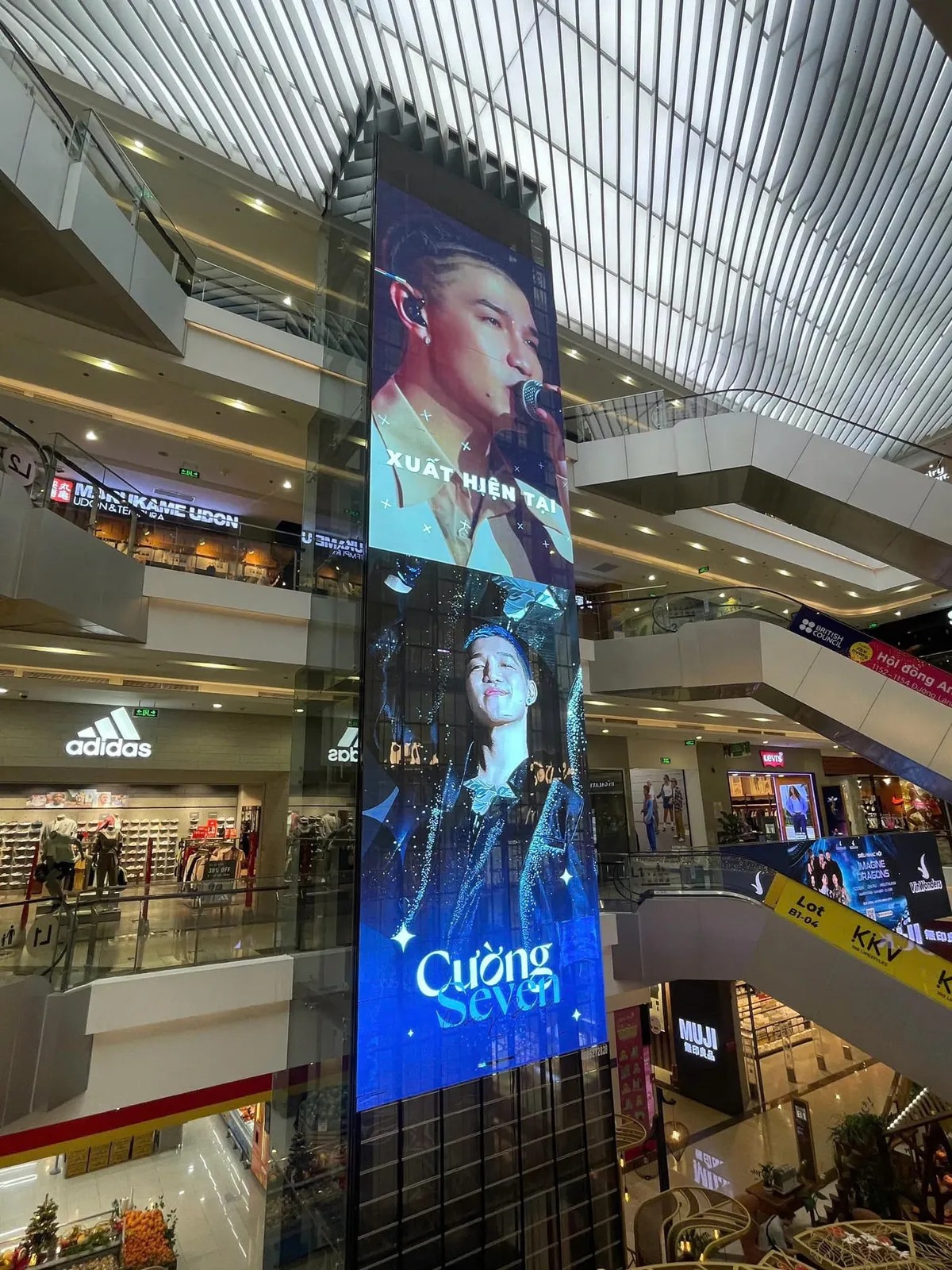 Fan chi mạnh tay treo LED cho các Anh Tài