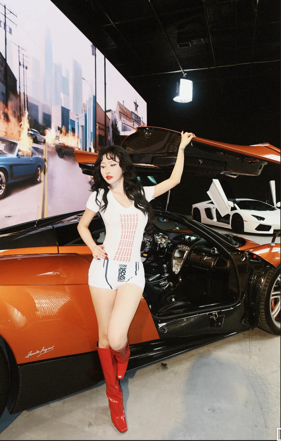 Là mẹ 2 con và đã lên chức bà ngoại nhưng Mina Phạm vẫn đam mê K-Pop và miệt mài quay clip cover