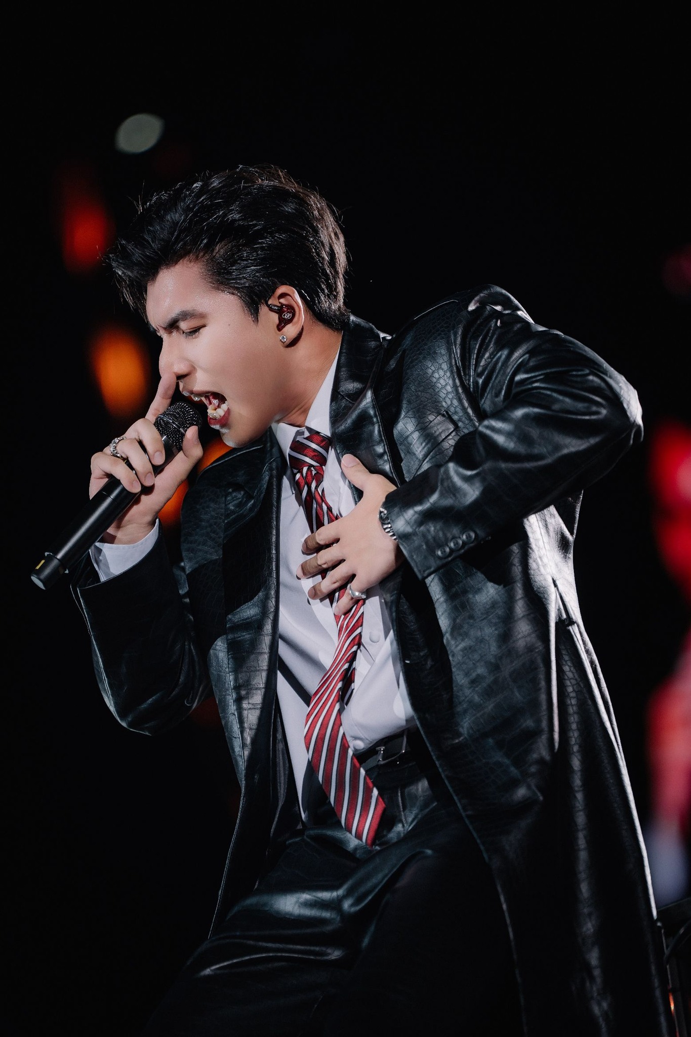 Vượt qua chủ đề concert Anh Trai Say Hi