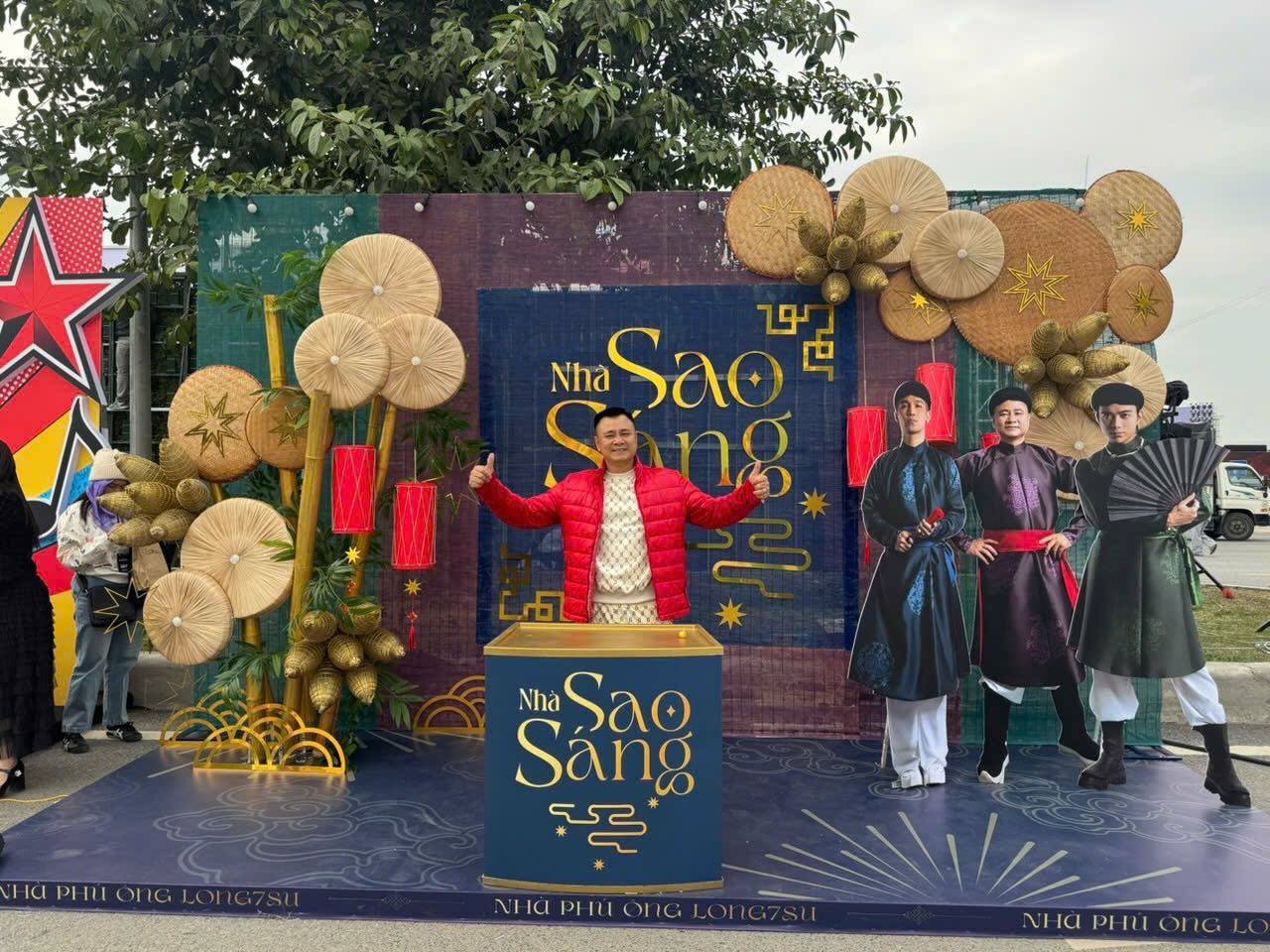 Photobooth dành riêng cho NSND Tự Long với loạt hình ảnh đậm chất truyền thống, đề cao tính thẩm mỹ