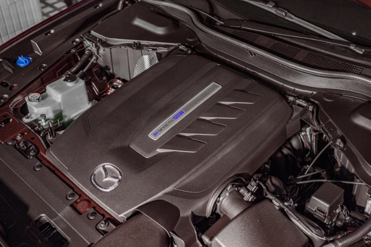 Cung cấp sức mạnh cho Mazda CX-80 là hệ truyền động PHEV với sự kết hợp của động cơ 4 xy-lanh 2.5L với một động cơ điện cho tổng công suất lên đến 327 mã lực và mô-men xoắn 500 Nm.