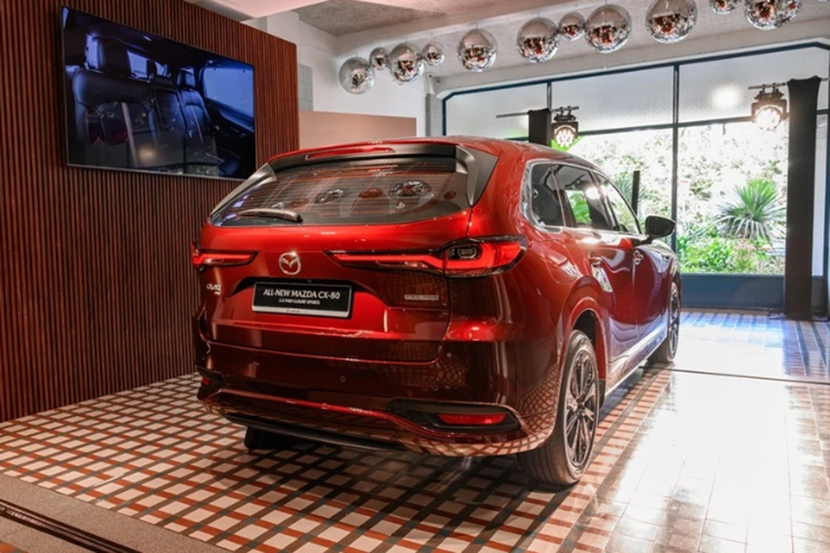 Tại thị trường Singapore, mức giá xe Mazda CX-80 e-Skyactiv PHEV được bán với mức từ 376.888 SGD (tương đương khoảng hơn 7 tỷ đồng). 