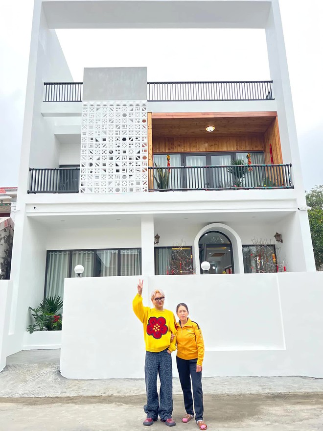 Phạm Thoại xây nhà khang trang cho mẹ