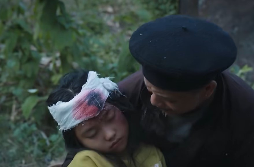 Ông Lãm nhất định không cho con đi viện.