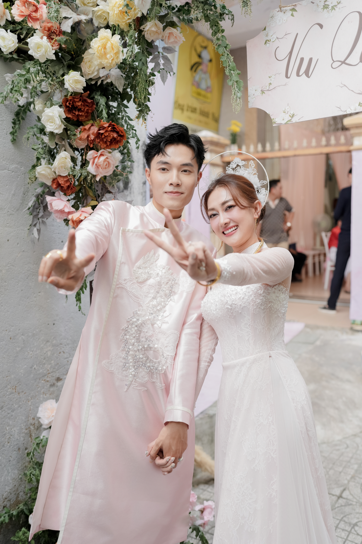 Tháng 11/2023, cả hai tổ chức hôn lễ sau 5 năm bên nhau